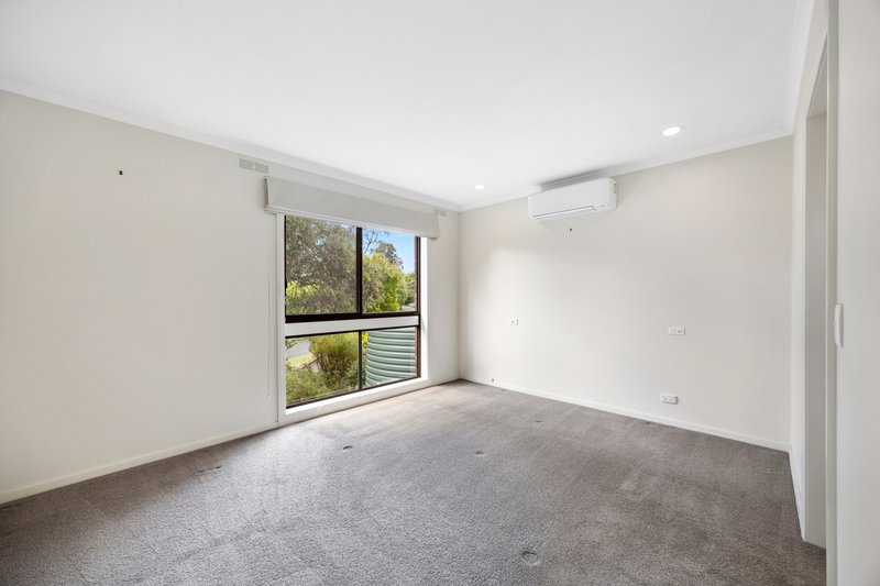 Photo - 13 Marina Drive, Mount Clear VIC 3350 - Image 11