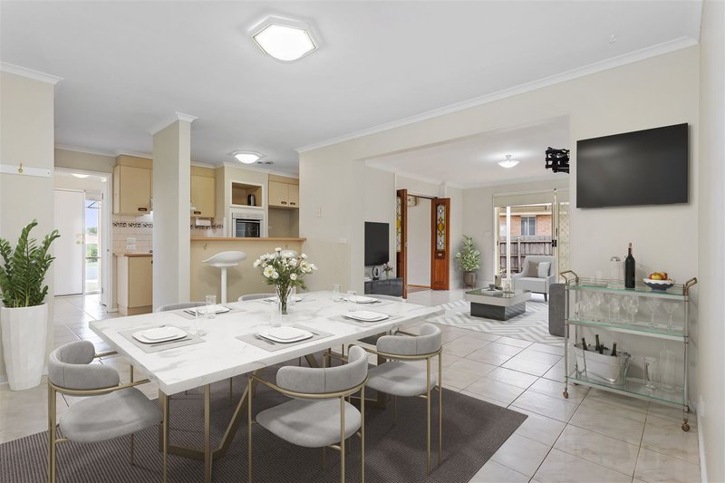 Photo - 13 Marsden Court, Mill Park VIC 3082 - Image 4