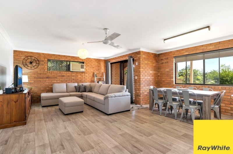 Photo - 13 Marton Place, Banksia Beach QLD 4507 - Image 4