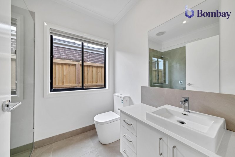 Photo - 13 Mathoura Road, Mickleham VIC 3064 - Image 6