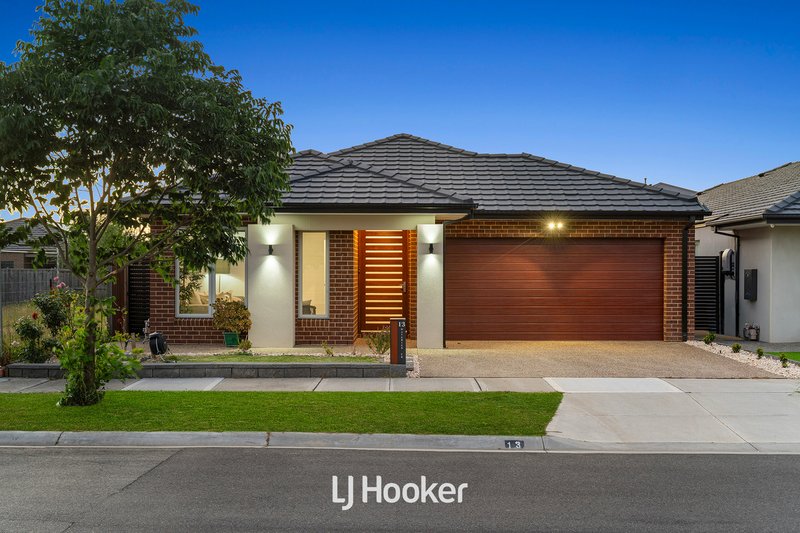 13 Maverick Crescent, Clyde North VIC 3978