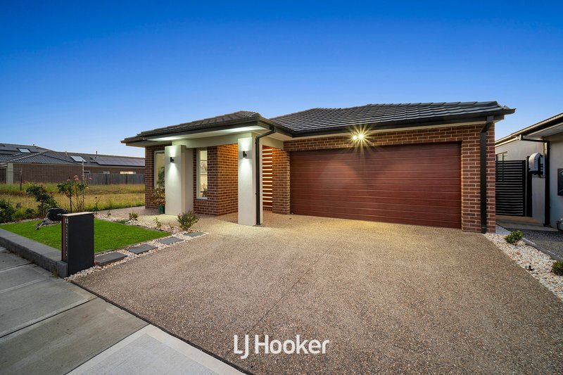 Photo - 13 Maverick Crescent, Clyde North VIC 3978 - Image 3