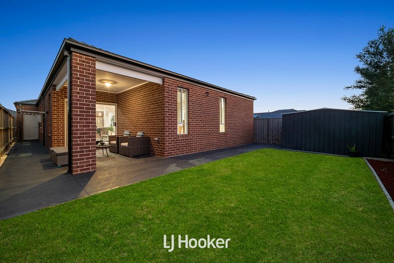 Photo - 13 Maverick Crescent, Clyde North VIC 3978 - Image 17