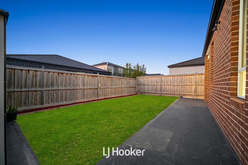 Photo - 13 Maverick Crescent, Clyde North VIC 3978 - Image 18