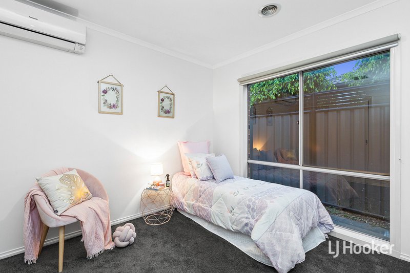 Photo - 13 May Gibbs Circle, Point Cook VIC 3030 - Image 16