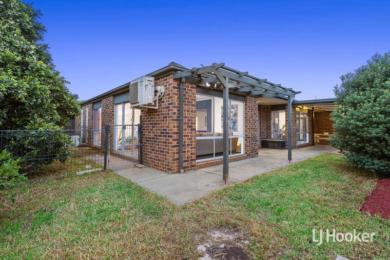 Photo - 13 May Gibbs Circle, Point Cook VIC 3030 - Image 21