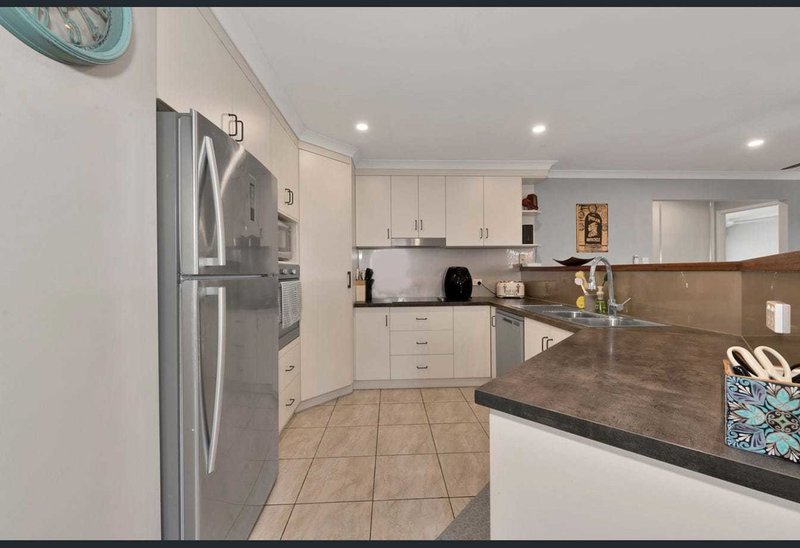 Photo - 13 Mccallum Close, Coral Cove QLD 4670 - Image 3