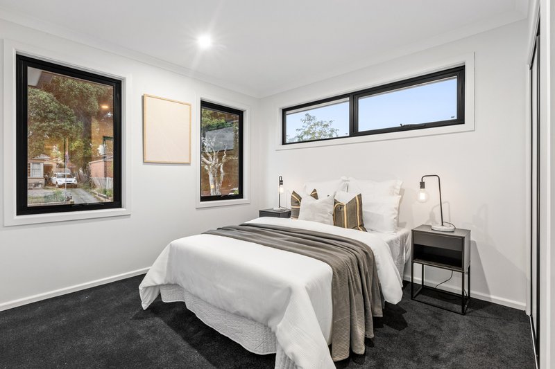 Photo - 1/3 Mccubbin Street, Burwood VIC 3125 - Image 8