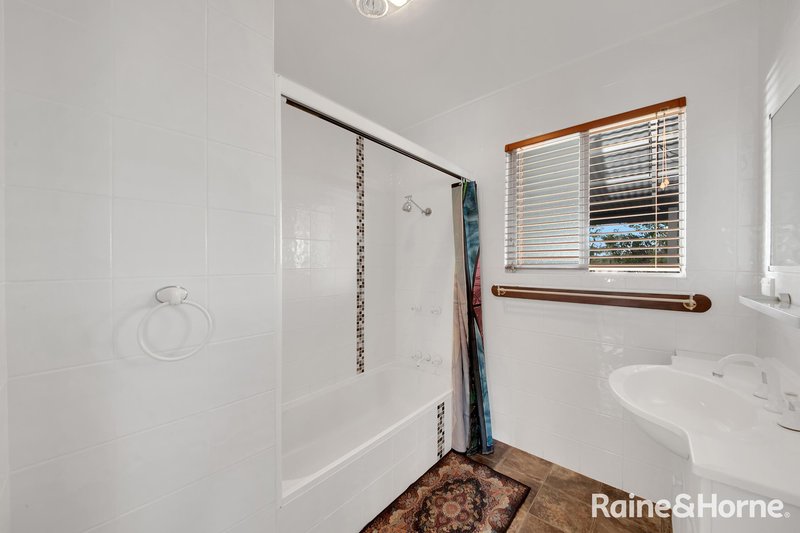 Photo - 13 Mcdonald Street, Clinton QLD 4680 - Image 11