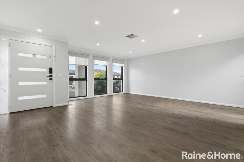 Photo - 13 Mclaurin Avenue, Roxburgh Park VIC 3064 - Image 2