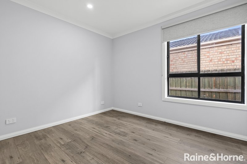 Photo - 13 Mclaurin Avenue, Roxburgh Park VIC 3064 - Image 7