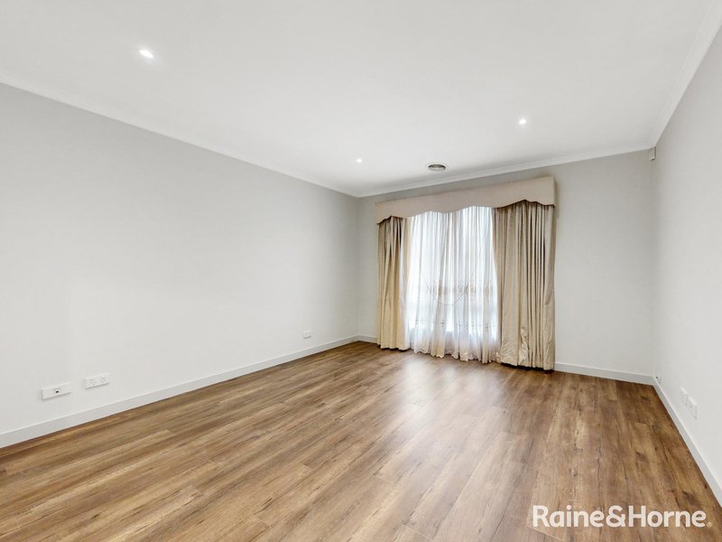 Photo - 13 Meadow Way, Tarneit VIC 3029 - Image 14