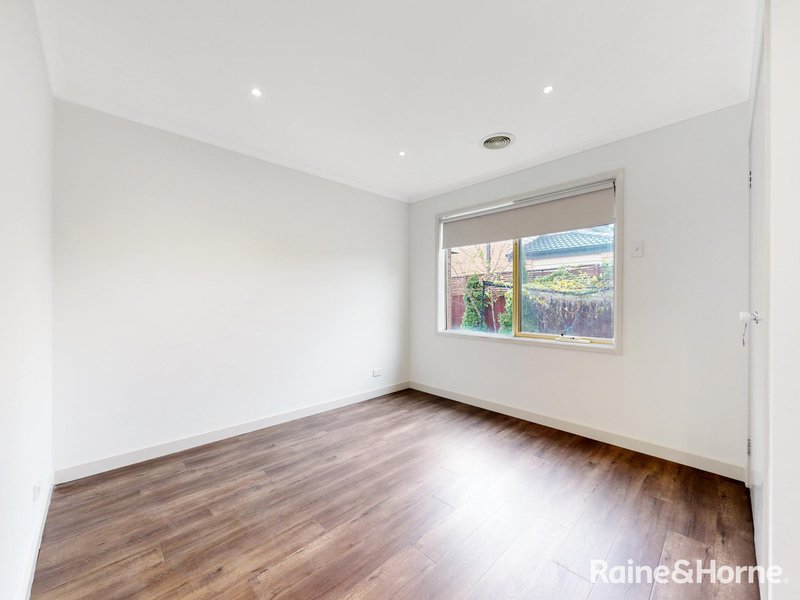 Photo - 13 Meadow Way, Tarneit VIC 3029 - Image 16