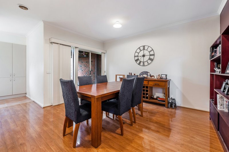 Photo - 13 Meadowbank Lane, Craigieburn VIC 3064 - Image 5