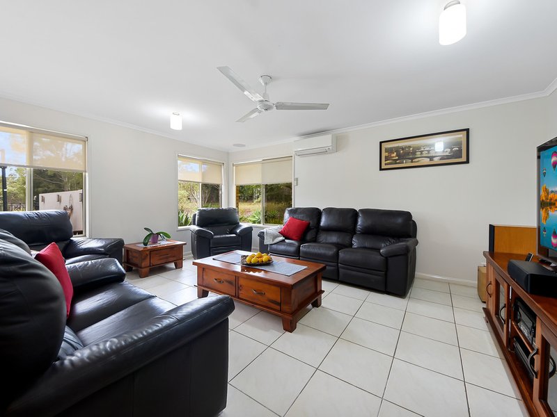 Photo - 13 Meadowood Close, Highvale QLD 4520 - Image 8