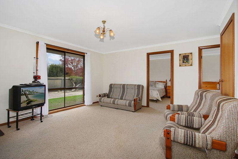 Photo - 1/3 Meadows Avenue, Benalla VIC 3672 - Image 2