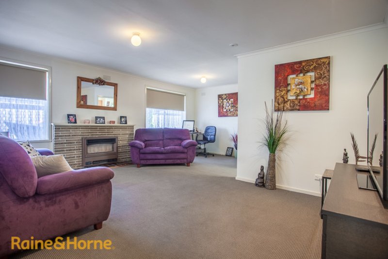 Photo - 13 Melba Avenue, Sunbury VIC 3429 - Image 6