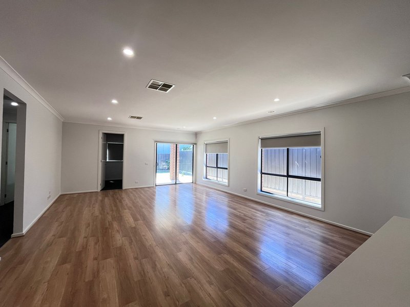 Photo - 13 Mendocino Crescent, Tarneit VIC 3029 - Image 3
