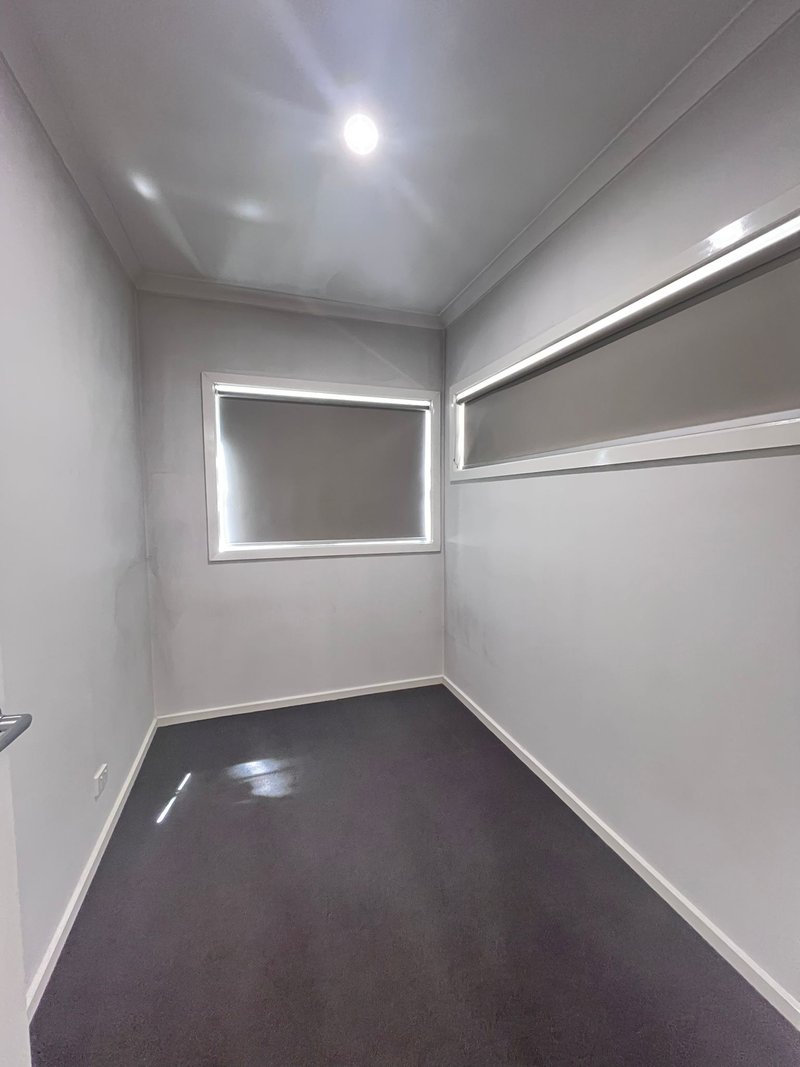 Photo - 13 Mendocino Crescent, Tarneit VIC 3029 - Image 6