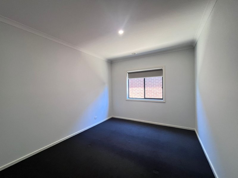 Photo - 13 Mendocino Crescent, Tarneit VIC 3029 - Image 10