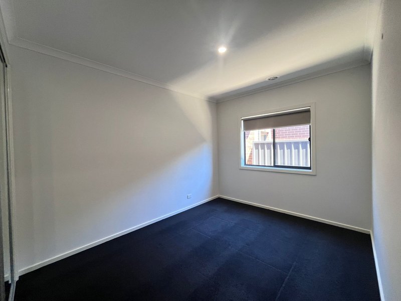 Photo - 13 Mendocino Crescent, Tarneit VIC 3029 - Image 11