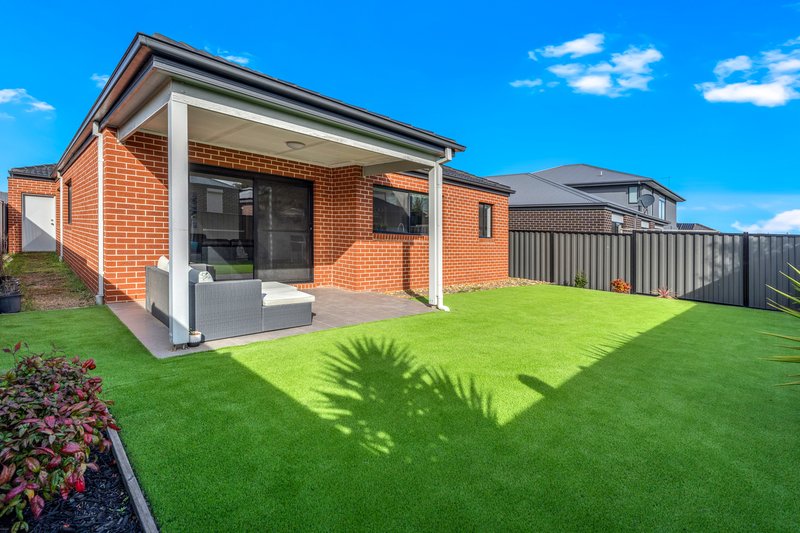 Photo - 13 Merrica Court, Craigieburn VIC 3064 - Image 16