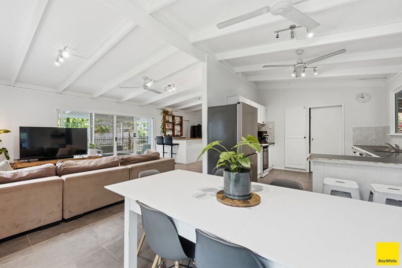 Photo - 13 Merrybrook Street, Freshwater QLD 4870 - Image 5