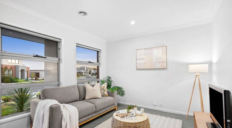 Photo - 13 Metropolis Way, Donnybrook VIC 3064 - Image 6