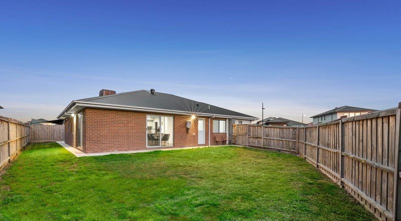 Photo - 13 Metropolis Way, Donnybrook VIC 3064 - Image 11