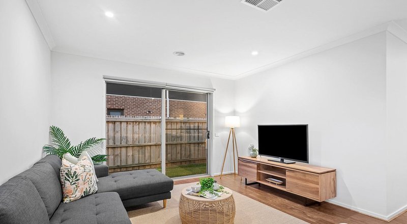 Photo - 13 Metropolis Way, Donnybrook VIC 3064 - Image 7