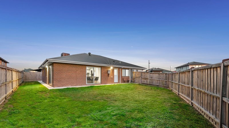 Photo - 13 Metropolis Way, Donnybrook VIC 3064 - Image 11