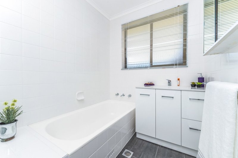 Photo - 13 Michell Street, Monash ACT 2904 - Image 8