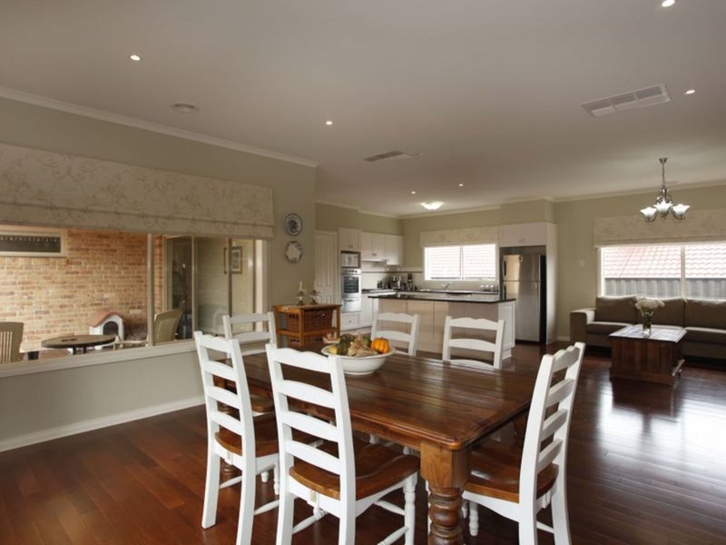 Photo - 13 Michigan Grange, Pakenham VIC 3810 - Image 4