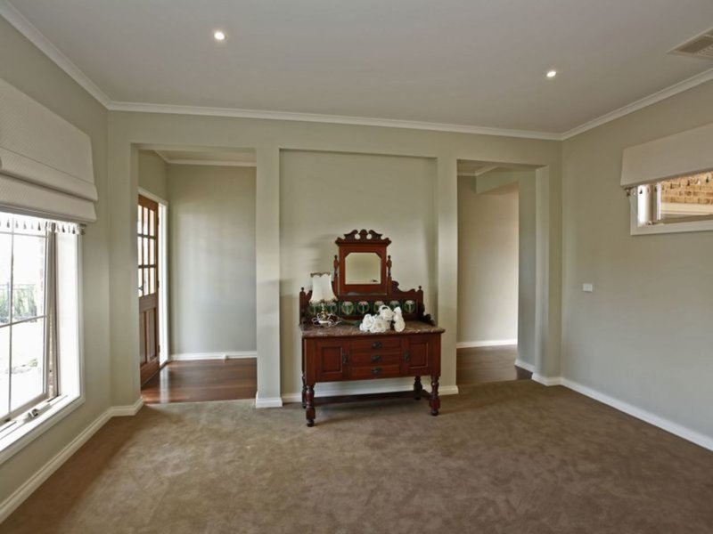 Photo - 13 Michigan Grange, Pakenham VIC 3810 - Image 5