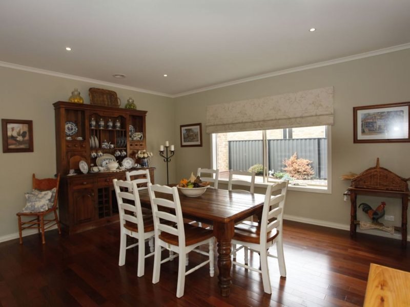 Photo - 13 Michigan Grange, Pakenham VIC 3810 - Image 6