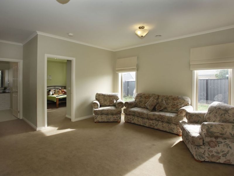 Photo - 13 Michigan Grange, Pakenham VIC 3810 - Image 17