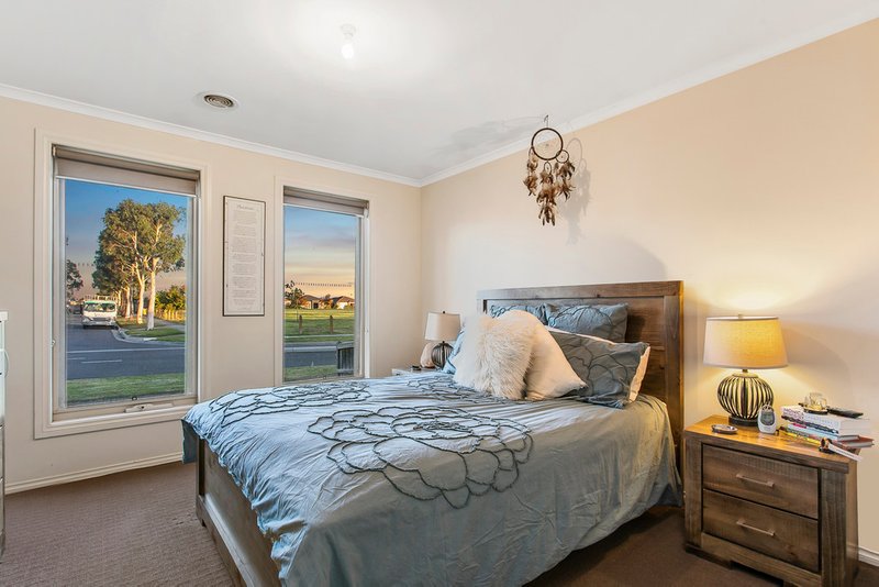 Photo - 13 Midnight Rise, Cranbourne East VIC 3977 - Image 6