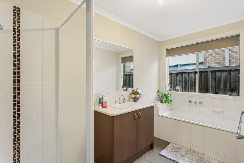 Photo - 13 Midnight Rise, Cranbourne East VIC 3977 - Image 7