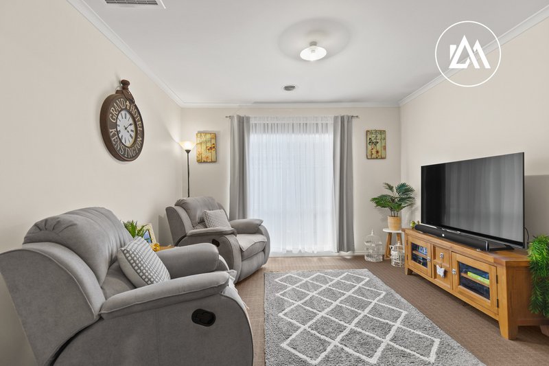 Photo - 13 Midnight Rise, Cranbourne East VIC 3977 - Image 8