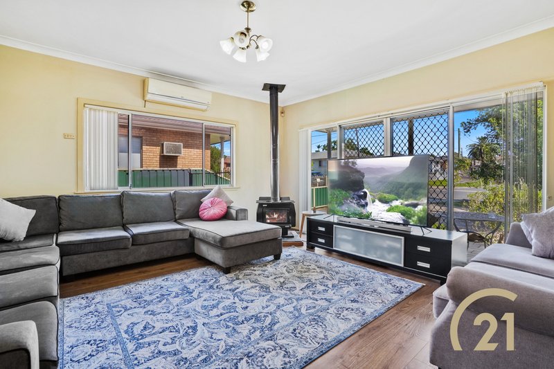 Photo - 13 Moir Street, Smithfield NSW 2164 - Image 2