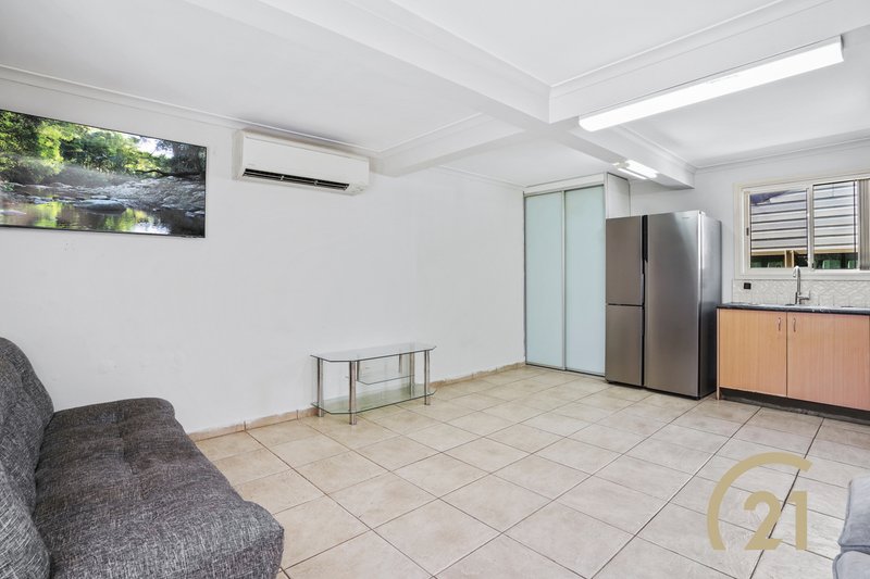 Photo - 13 Moir Street, Smithfield NSW 2164 - Image 5