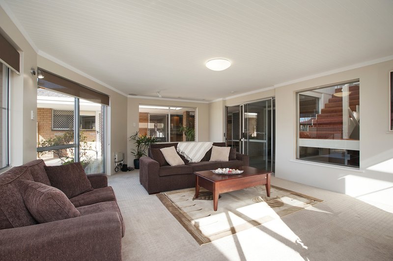 Photo - 13 Monterey Court, Kardinya WA 6163 - Image 24