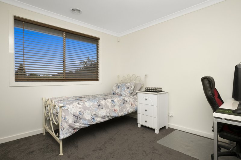 Photo - 13 Moonlight Place, Tarneit VIC 3029 - Image 18