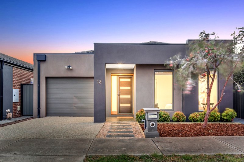 13 Moor Park Drive, Craigieburn VIC 3064