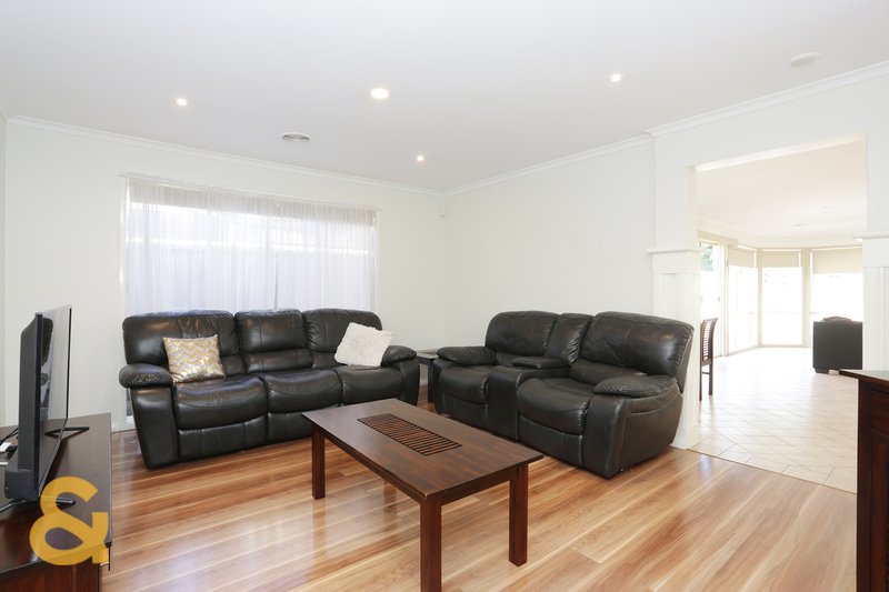 Photo - 13 Morgan Court, Roxburgh Park VIC 3064 - Image 2