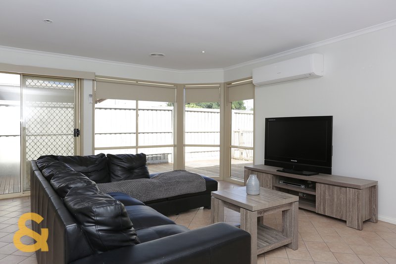 Photo - 13 Morgan Court, Roxburgh Park VIC 3064 - Image 7