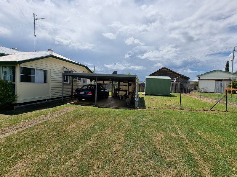 Photo - 13 Morse St , Monto QLD 4630 - Image 17