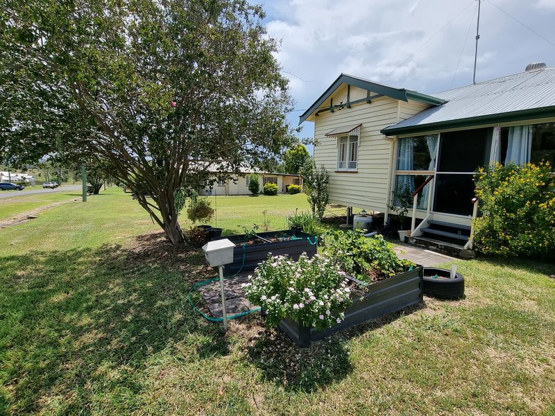 Photo - 13 Morse St , Monto QLD 4630 - Image 18