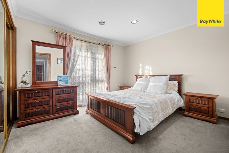 Photo - 13 Mowbray Crescent, Kurunjang VIC 3337 - Image 4
