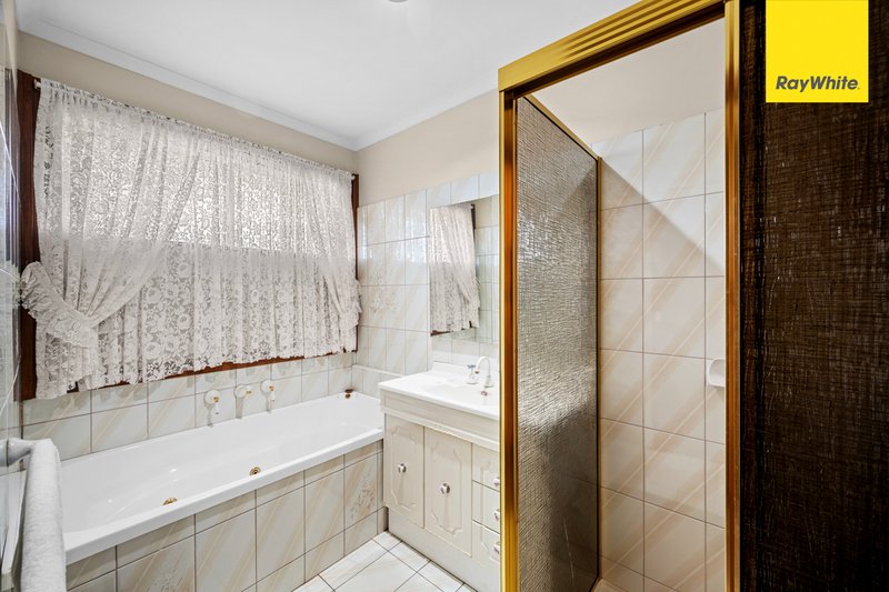 Photo - 13 Mowbray Crescent, Kurunjang VIC 3337 - Image 5